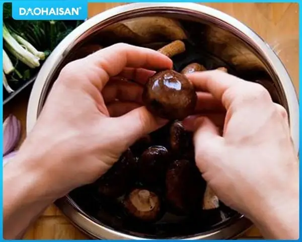 Bước 2: Sơ chế các nguyên liệu khác