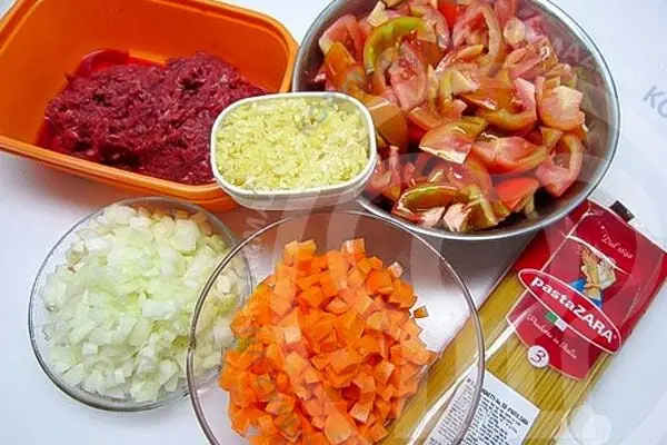 Nguyên liệu để làm sốt cà chua spaghetti: