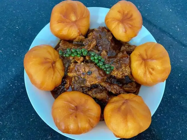 Ăn cùng bánh bao hoặc cơm nóng