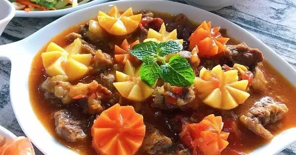 Bò Sốt Vang Với Cơm Bò Sốt Vang Với Cơm