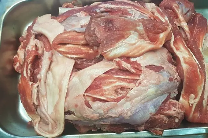 Bước 1: Lựa Chọn Và Sơ Chế Thịt. Bước 1: Lựa Chọn Và Sơ Chế Thịt.