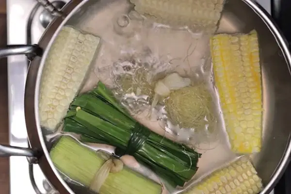 Bước 1: Sơ Chế Bắp