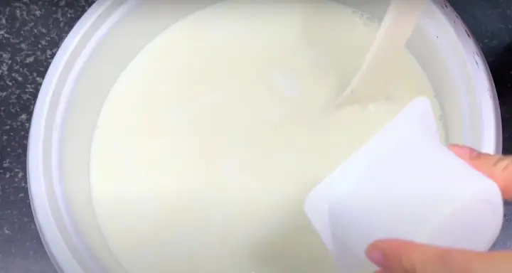 Bước 2: Thêm Men Sữa Chua