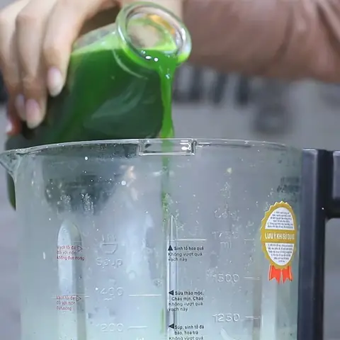 Nấu Sữa Đậu Xanh Lá Dứa Cốt Dừa