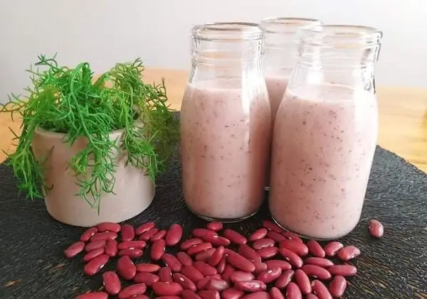 Nguyên liệu200grđậu đỏ500ml sữa tươi có đườngĐường cát trắng ( bạn có thể tự cân chỉnh về lượng đường để phù hợp với khẩu vị của gia đình nhé)1 bó lá dứa500ml nước lọc