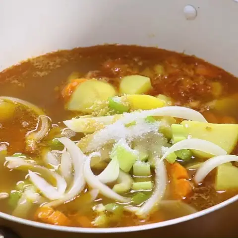 Chiên Săn Và Hầm Sườn Với Đậu, Củ Quả Chiên Săn Và Hầm Sườn Với Đậu, Củ Quả