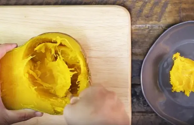 Bước 2: Nướng Bí Đỏ