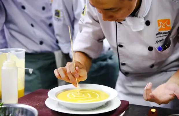 Bước 4: Hoàn Thành Món Súp Bí Đỏ