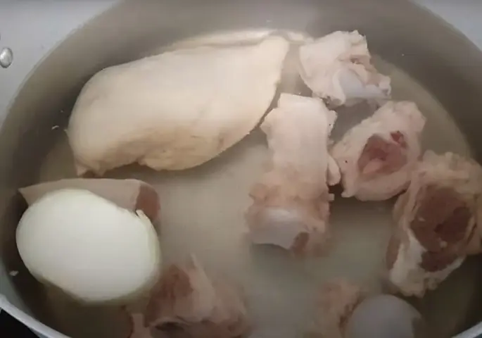 Nấu súp gà cua xé