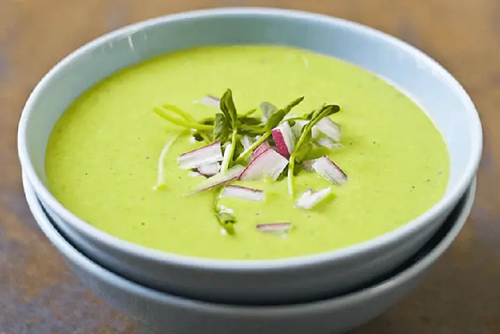 Lòng trắng trứng với súp đậu Hà Lan