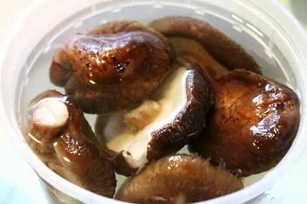 Sơ chế các nguyên liệu còn lại