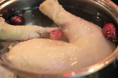 Mách bạn cách nấu cháo thịt gà đỗ xanh thơm ngon bổ dưỡng.