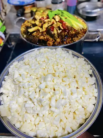 Một Chai Nước Thạch Sâm Thanh Mát, Giòn Ngọt, Thêm Nước Cốt Dừa Thơm Ngậy Sẽ Là Thức Uống Giải Nhiệt Vô Cùng Hấp Dẫn Cho Mùa Hè Này.