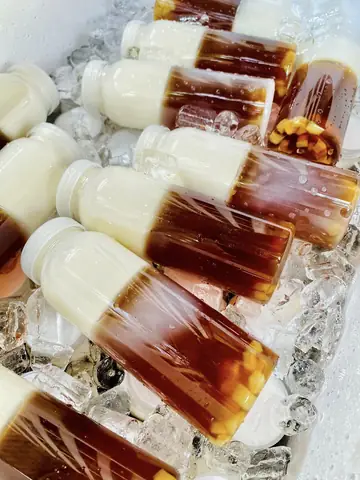 Một Chai Nước Thạch Sâm Thanh Mát, Giòn Ngọt, Thêm Nước Cốt Dừa Thơm Ngậy Sẽ Là Thức Uống Giải Nhiệt Vô Cùng Hấp Dẫn Cho Mùa Hè Này.