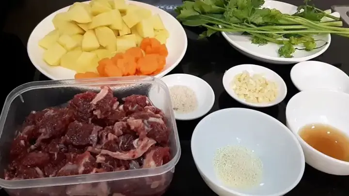 Nguyên Liệu Cần Chuẩn Bị Cho Món Bò Hầm Khoai Tây