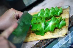 Bò kho khế hấp dẫn chính bởi sự đơn giản trong cả cách chế biến lẫn hương vị.