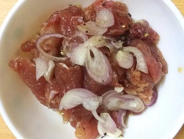 Sơ Chế Và Ướp Nguyên Liệu: