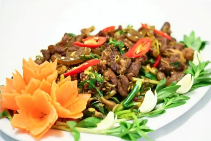 Nguyên Liệu Cần Chuẩn Bị Để Làm Thịt Chó Xào Lăn