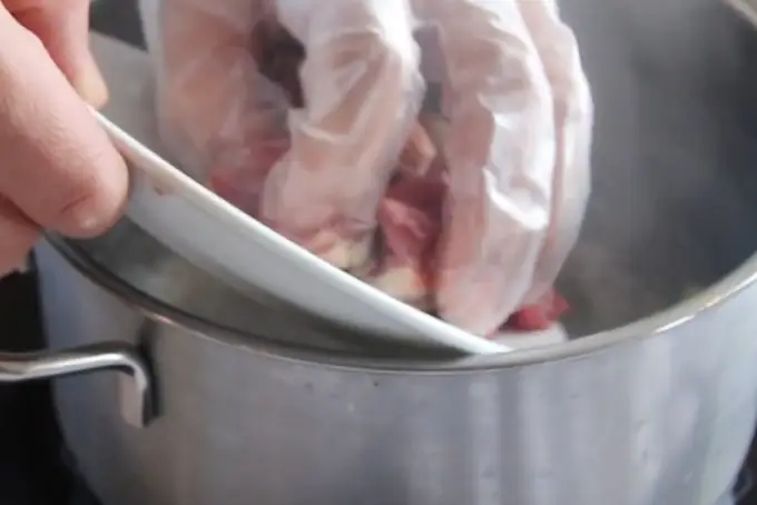 Bước 2: Chần Sơ Qua Thịt Dê