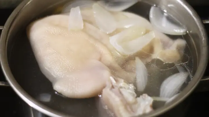 Bước 1: Sơ Chế Thịt Và Tai Heo