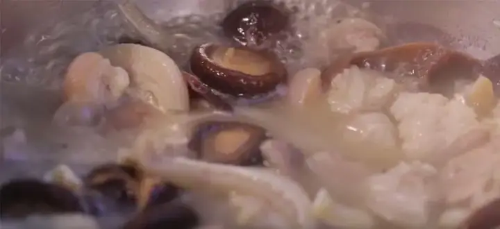 Bước 3: Tiến Hành Nấu Thịt Đông Truyền Thống