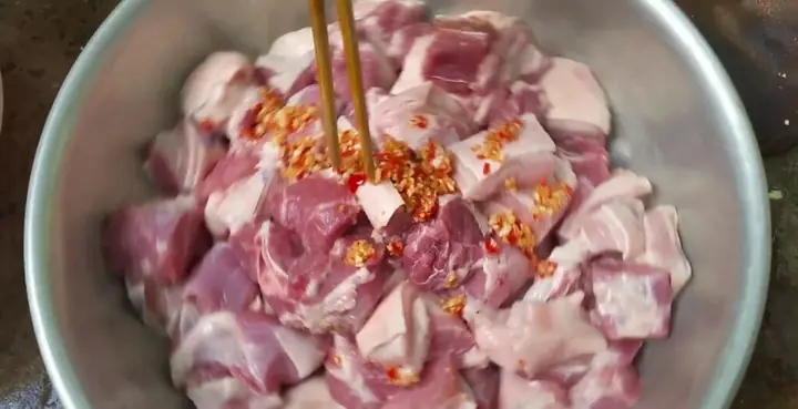 Bước 1: Sơ Chế Nguyên Liệu Bước 1: Sơ Chế Nguyên Liệu