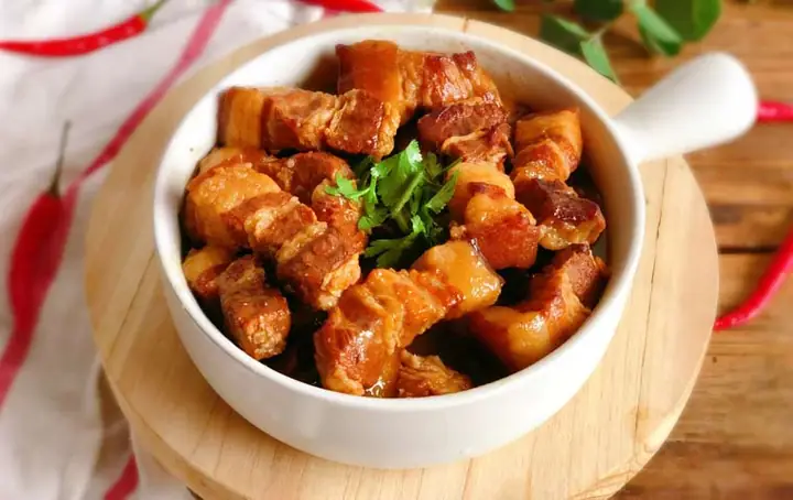 Cách nấu thịt lợn hầm nhừ thơm ngon - Mytour