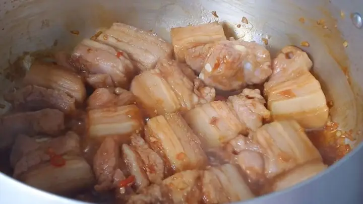 2. Hướng dẫn cách làm thịt kho trứng cút nước dừa đậm đà 2. Hướng dẫn cách làm thịt kho trứng cút nước dừa đậm đà