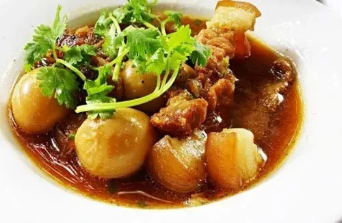 Cách Nấu Thịt Kho Trứng Cút Với Nước Dừa Ngon Cơm Vô Cùng