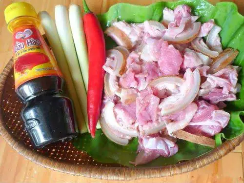 Phần 1: Nguyên Liệu Làm Thịt Lợn Xào Sả Ớt Phần 1: Nguyên Liệu Làm Thịt Lợn Xào Sả Ớt