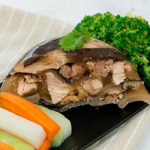 Bước 4: Hoàn Thành Món Thịt Gà Nấu Đông