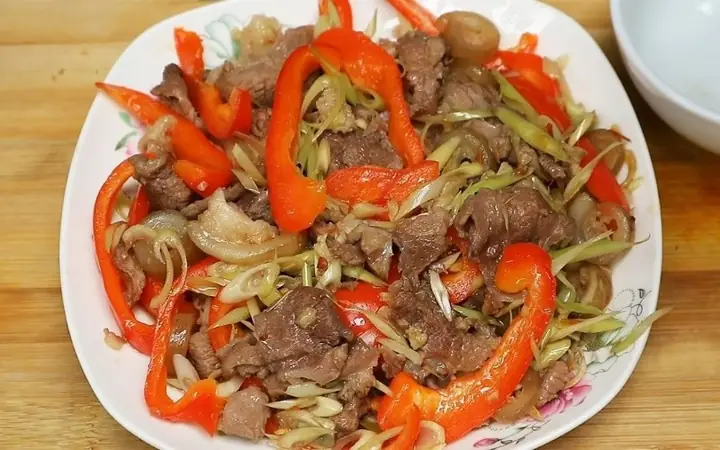 3. Thịt bê xào sả ớt