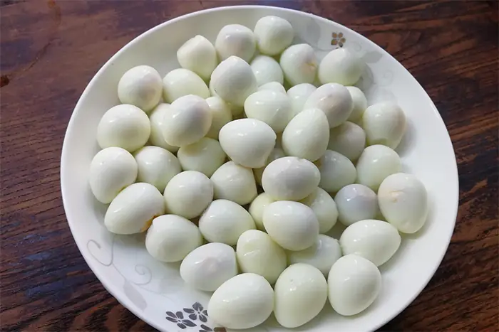 Các Bước Làm Thịt Kho Trứng Cút Kiểu Trung Quốc