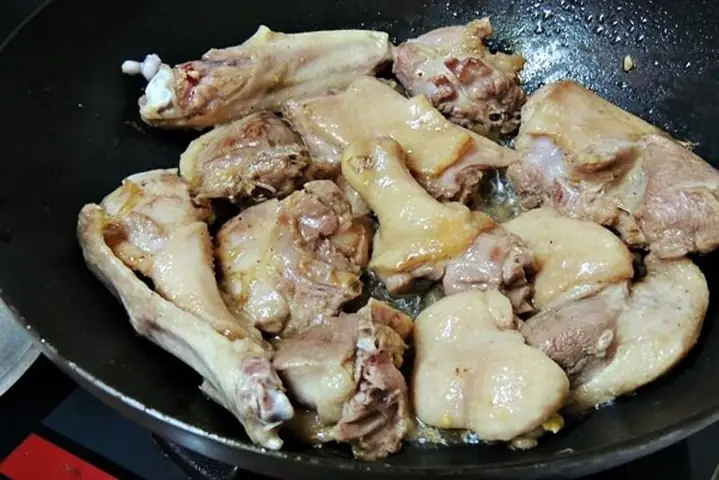 Om Thịt Ngan Với Sấu Và Khoai Sọ