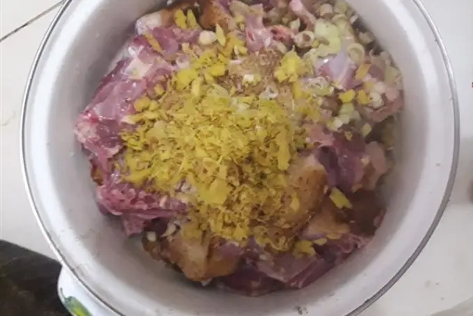 Bước 3: Tẩm Ướp Gia Vị Làm Thịt Ngan Giả Cày