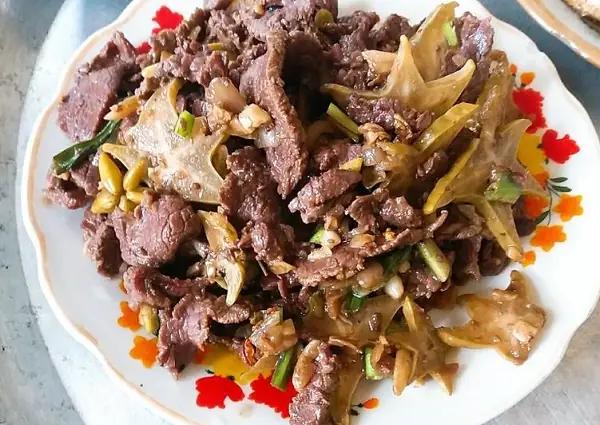 Món Thịt Trâu Xào Khế Vừa Đơn Giản, Nhanh Chóng Mà Lại Lạ Miệng Nhưng Vẫn Đảm Bảo Thơm Ngon Chuẩn Vị Cho Bữa Cơm Hàng Ngày Của Gia Đình Bạn