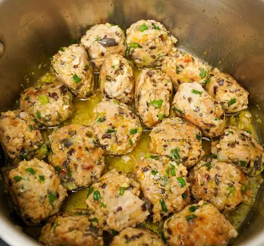 Cách làm thịt viên kho nước dừa