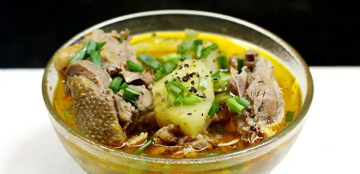 Vịt nấu dứa với vị chua ngọt nhẹ rất thơm ngon, hấp dẫn phù hợp cả ăn cơm, ăn bún, được nhiều bà nội trợ lựa chọn chế biến vì cách làm đơn giản, nhanh chóng . Vịt nấu dứa với vị chua ngọt nhẹ rất thơm ngon, hấp dẫn phù hợp cả ăn cơm, ăn bún, được nhiều bà nội trợ lựa chọn chế biến vì cách làm đơn giản, nhanh chóng .