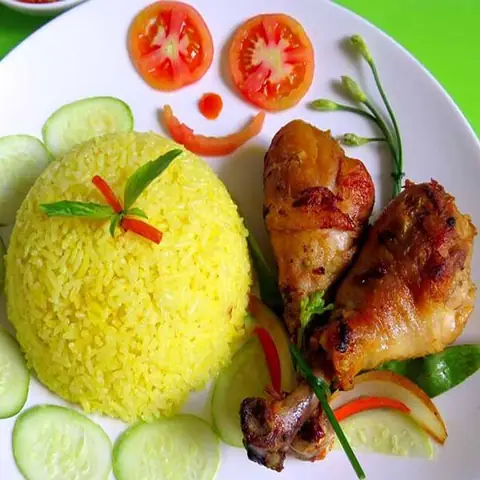 2. Cơm Gà Với Tinh Bột Nghệ – Ăn Tinh Bột Nghệ Như Thế Nào Là Tốt Nhất