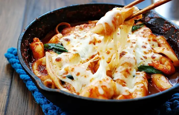 Cách Nấu Tokbokki Phô Mai Hộp Ngon Như Ngoài Hàng? Cách Nấu Tokbokki Phô Mai Hộp Ngon Như Ngoài Hàng?