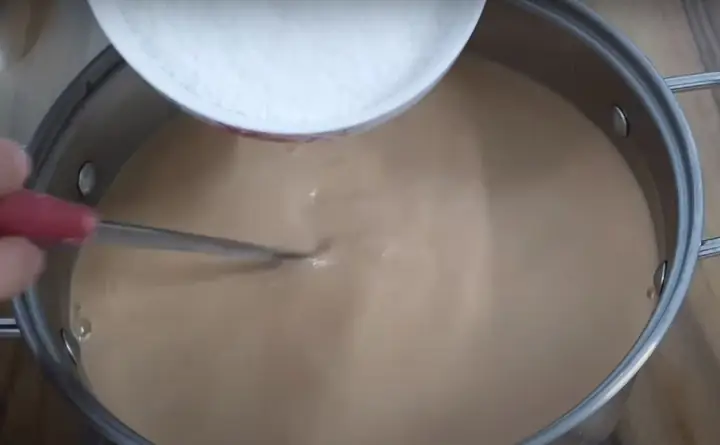 Bước 2: Trộn Bột Kem Sữa Bước 2: Trộn Bột Kem Sữa