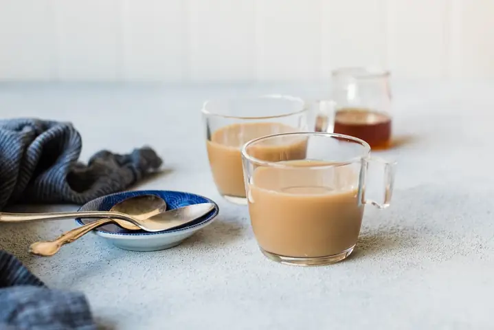 Pha trà với sữa