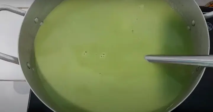 Bước 4: Pha Trà Sữa Trà Xanh