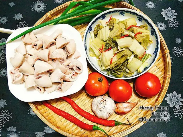 Tràng Lợn Xào Dưa Chua Vừa Có Thể Làm Món Nhậu Lai Rai, Vừa Là Món Ăn Với Cơm Trắng Đều Rất Tuyệt.