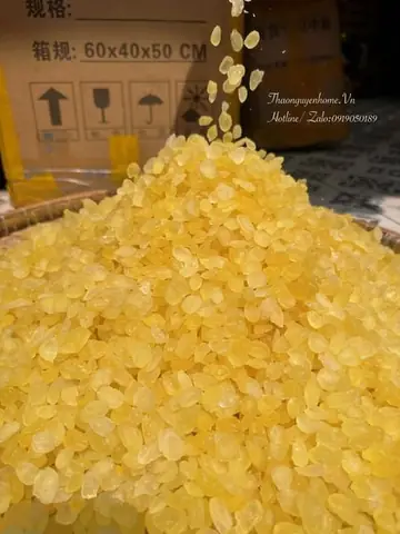 Cận cảnh BỔ MỄ KÉP ( Tuyết Liên Tử ) Thảo Nguyên HomeHạt này là dòng được lấy từ nhân hạt phơi khô của cây tạo giác, một loại cây thuộc họ bồ kết. Hạt có dạng hình tròn dẹp, màu vàng ống. Bồ Mễ là một loại hạt giàu năng lượng, giàu carbohydrate, ít chất đạm và ít chất béo, đồng thời còn có chứa chất xơ. Cận cảnh BỔ MỄ KÉP ( Tuyết Liên Tử ) Thảo Nguyên HomeHạt này là dòng được lấy từ nhân hạt phơi khô của cây tạo giác, một loại cây thuộc họ bồ kết. Hạt có dạng hình tròn dẹp, màu vàng ống. Bồ Mễ là một loại hạt giàu năng lượng, giàu carbohydrate, ít chất đạm và ít chất béo, đồng thời còn có chứa chất xơ.