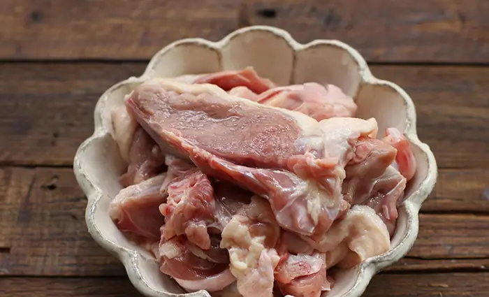 Các bước làm vịt kho măng chua