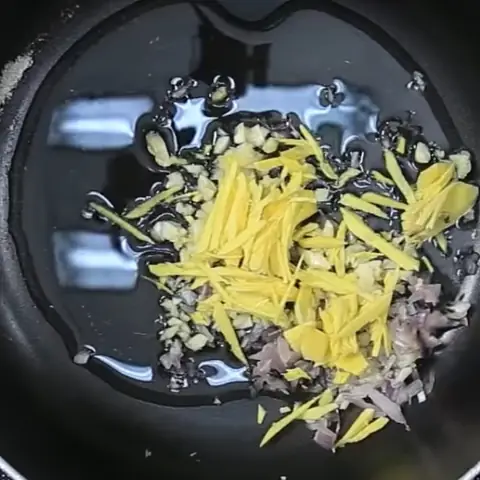 Kho Thịt Vịt Với Chuối Xanh