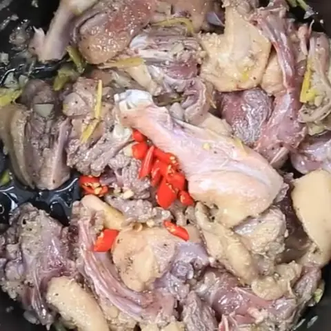 Kho Thịt Vịt Với Chuối Xanh