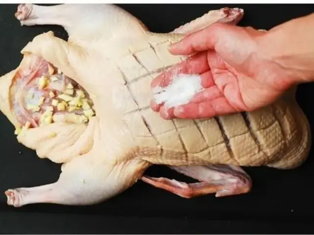 Bước 1: Tiến Hành Sơ Chế Nguyên Liệu