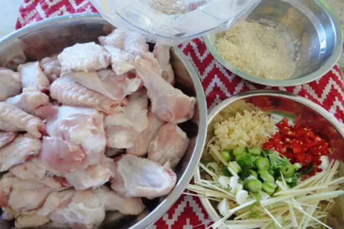 Bước 1: Sơ chế nguyên liệu làm vịt rang muối Bước 1: Sơ chế nguyên liệu làm vịt rang muối